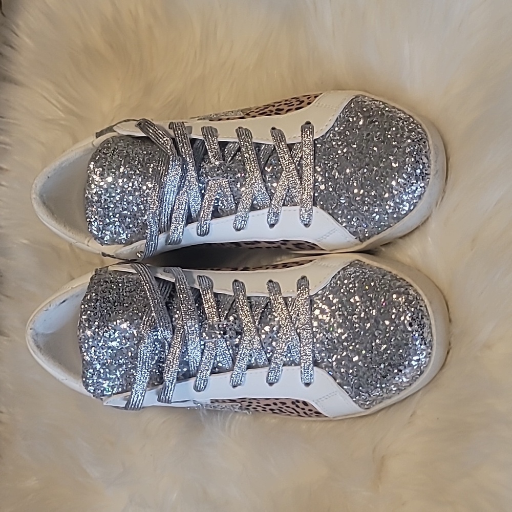 🖤JUST FAB ZAYLEE SNEAKERS 🖤 - Picture 4 of 9